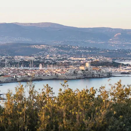 Le Petit Juanais - Parking Prive Apartment